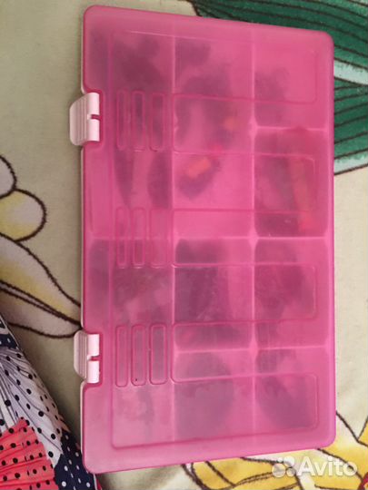 Коллекция крючков и рыбок