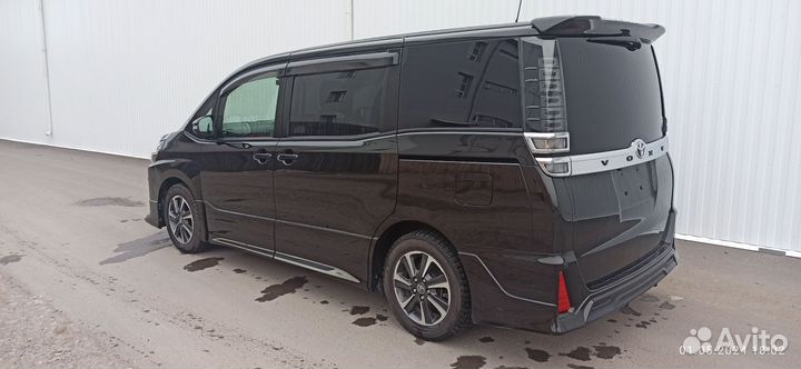 Toyota Voxy 2.0 CVT, 2017, 144 000 км