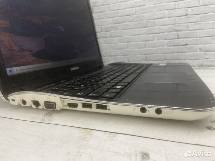 Быстрый ноутбук Samsung / 15.6 / i3 / SSD
