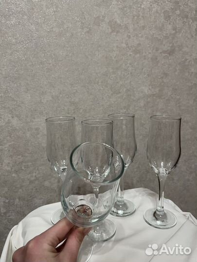 Бокалы для шампанского и вина