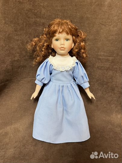 Кукла фарфоровая