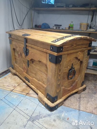 Сундук деревянный