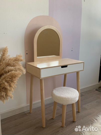 Туалетный столик с зеркалом детский
