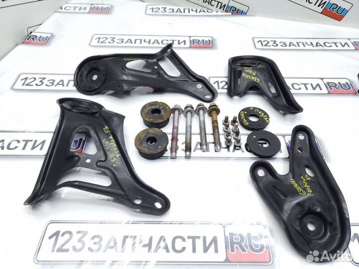 Крепление передней балки (комплект ) Toyota