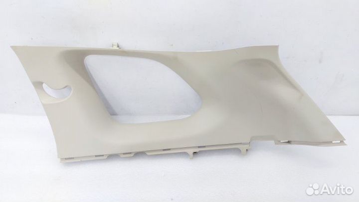 Обшивка стойки задняя правая Mitsubishi Outlander