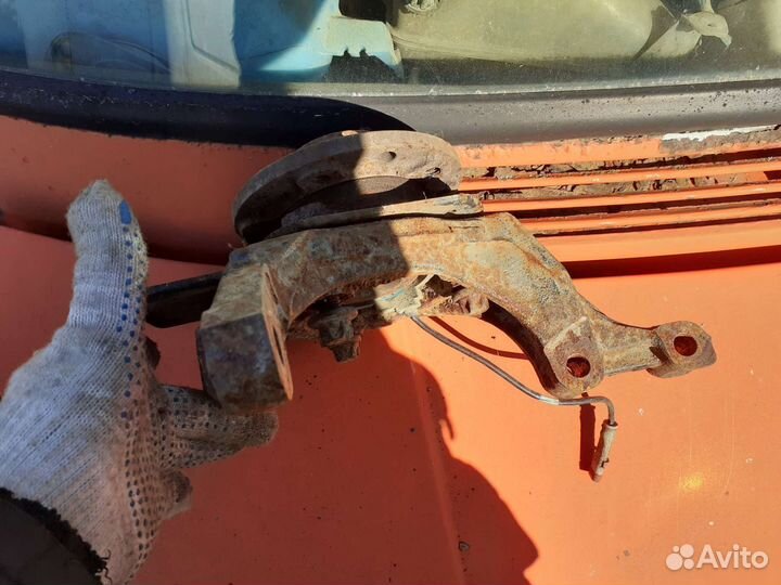 Кулак поворотный передний левый Opel Zafira B