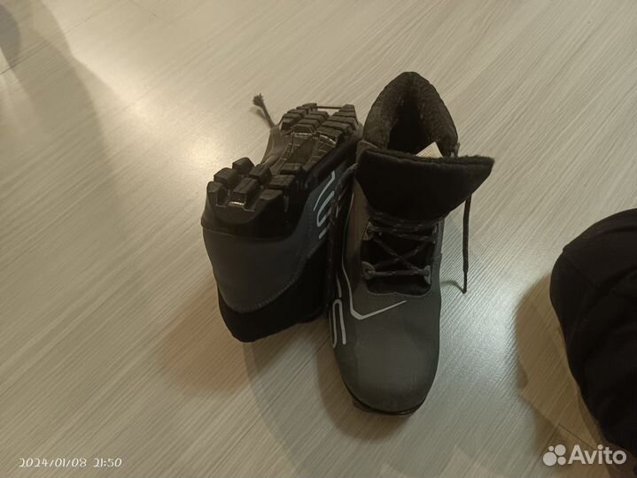 Лыжные ботинки