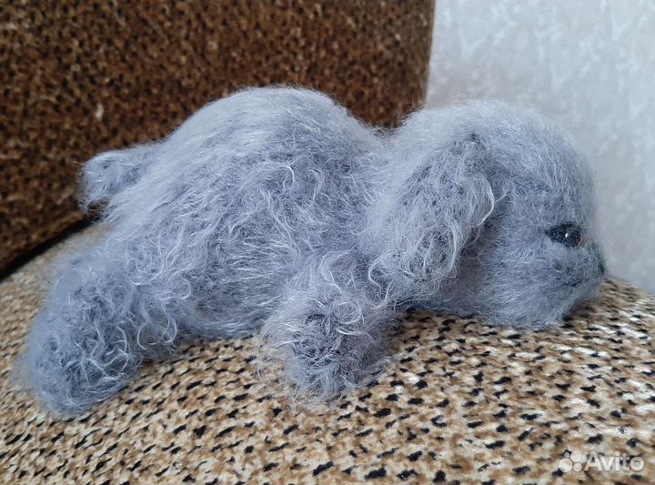 Зайчик вязаный