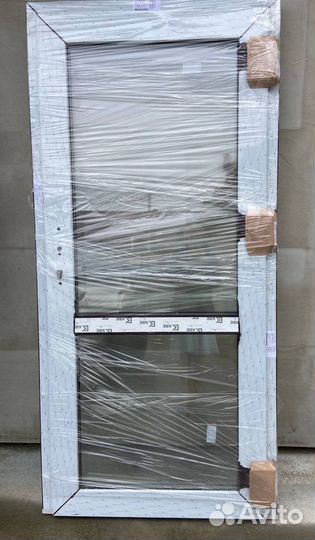 Дверь пластиковая входная