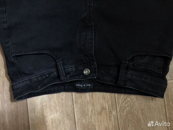 Широкие черные джинсы