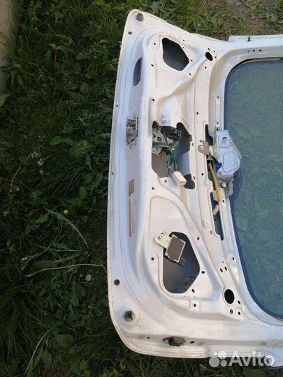 Крышка багажника на mitsubishi outlander