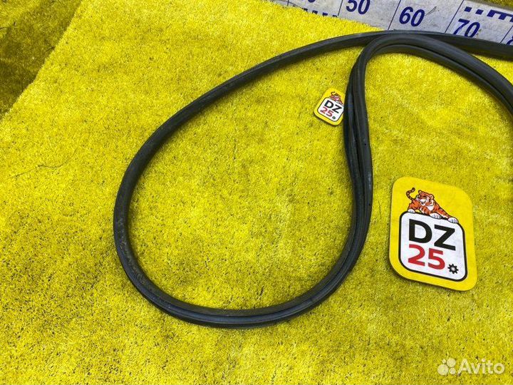 Уплотнение дверное переднее левое Honda 140580