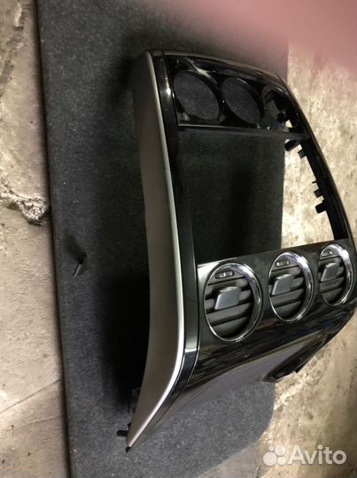 Консоль центральная торпеда Мазда Сх7