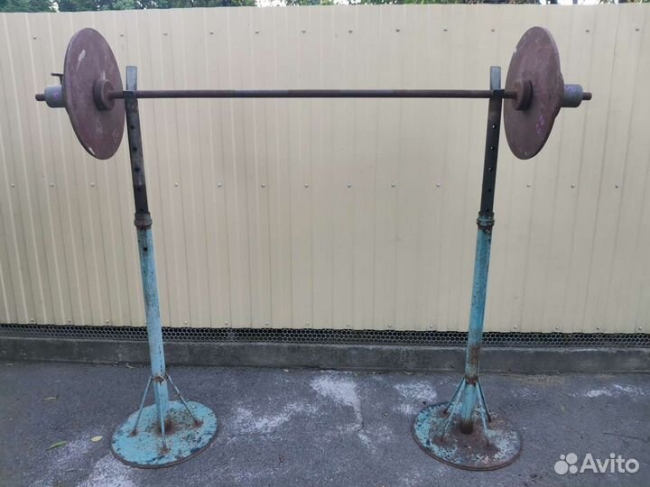 Штанга с блинами, стойки и скамья