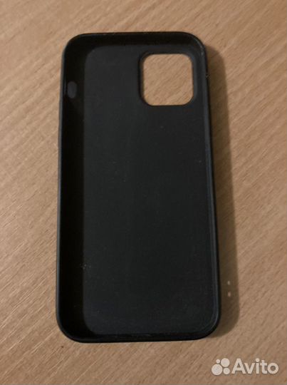 Чехлы на iPhone 12