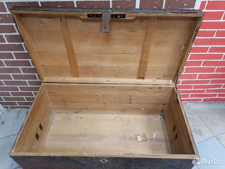 Сундук 19в клеймо мастера