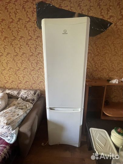 Холодильник indesit