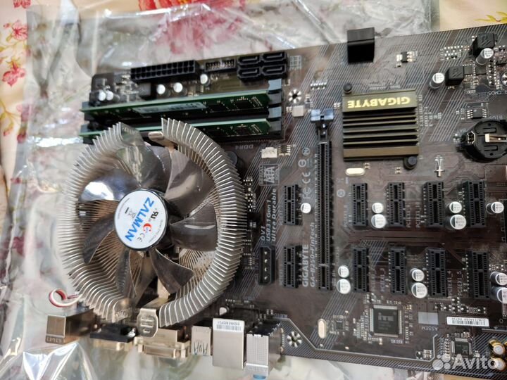 Материнская плата с процессором и памятью