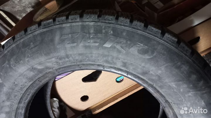Pirelli Ice Zero 215/65 R16