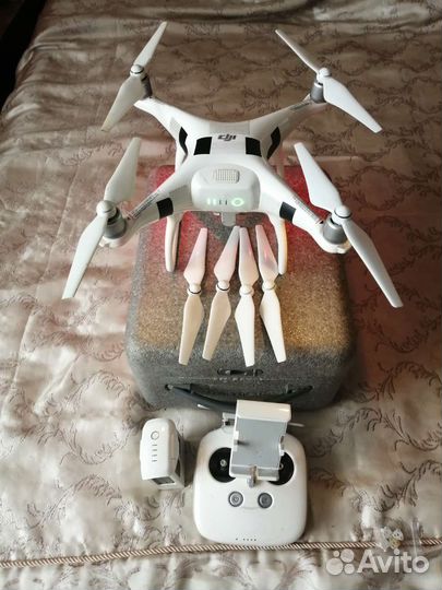 Квадрокоптер DJI phantom 4