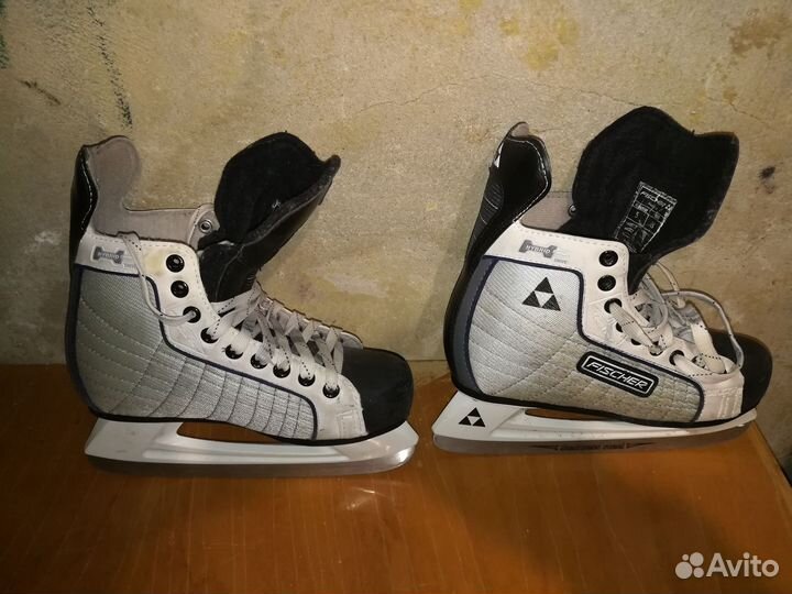 Коньки хоккейные