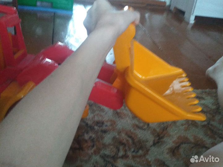 Трактор игрушечный детям