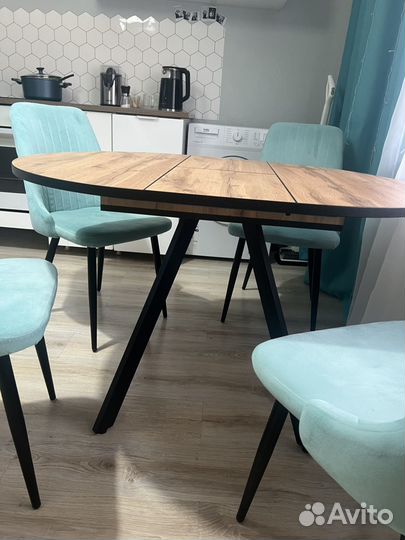Кухонный стол и стулья