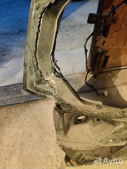 Крышка багажника Пежо 4007