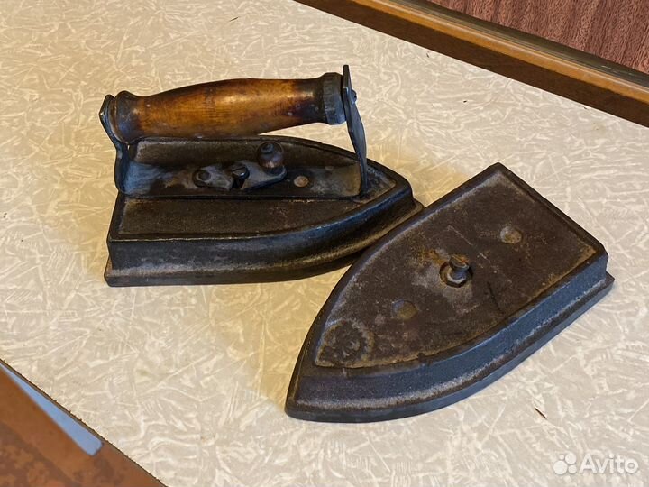 Утюг старинный со сьемной ручкой