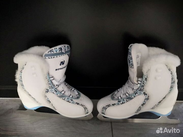 Коньки фигурные женские 35 размер