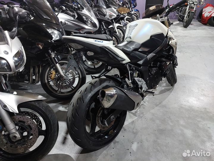 Suzuki GSR750
