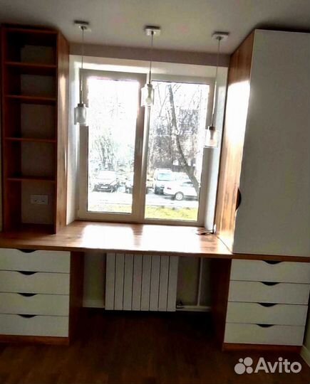 Рабочая зона в углу у окна