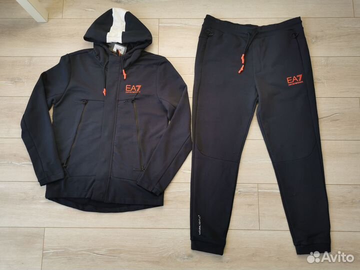 Спортивный костюм EA7