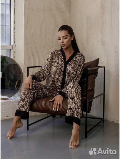 Пижама шелковая (новая)