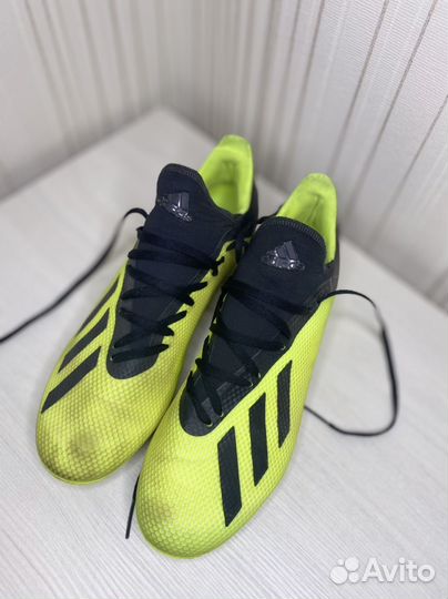 Футбольные бутсы adidas