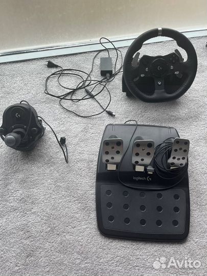 Logitech G920 Driving Force (руль и коробка, Xbox)