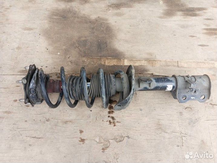 Стойка амортизатора передняя левая Honda Cr-V 3