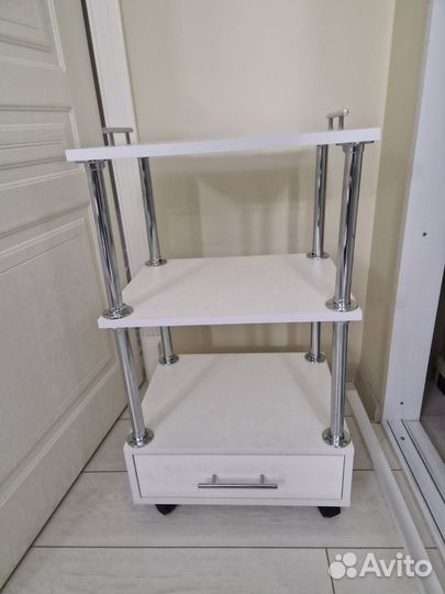 Тумбочка этажерка на колёсиках