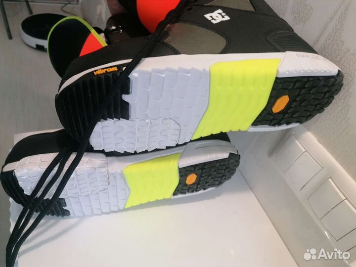 Сноубордические ботинки р. 41-42, новые