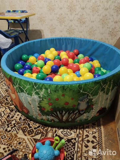 Сухой бассейн с шариками