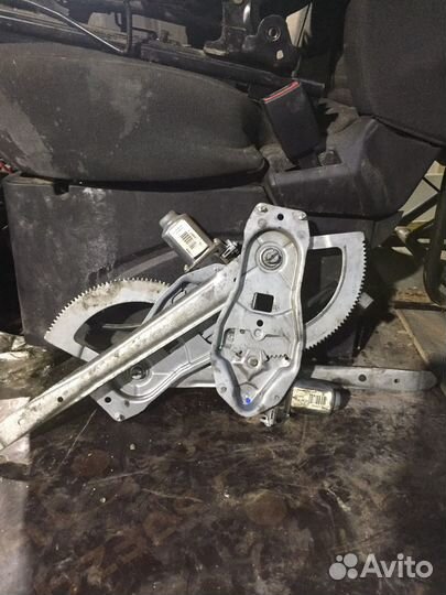 Стеклоподъемник передний правый Ford Transit 06-15