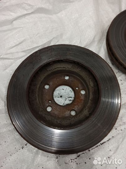 Тормозные диски на Харриер 1998 передние