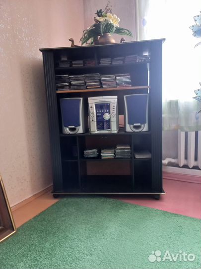 Тумбочка под телевизор и прочее с полками