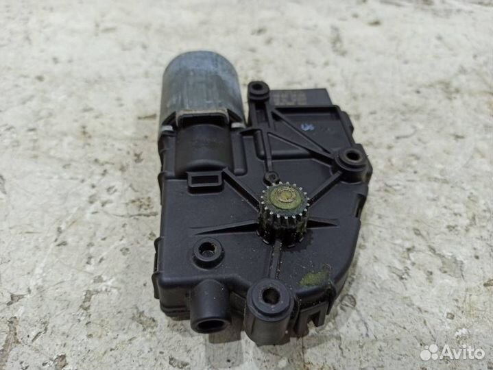 Моторчик люка Ауди Q7 4L