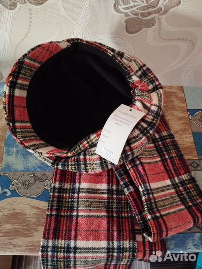 Женская кепка и шарф