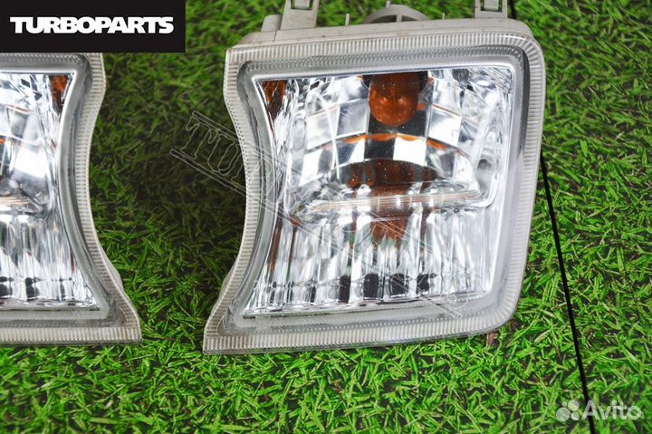 Повторители в бампер передние Toyota Prius ZVW30