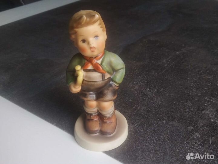 Фарфоровая статуэтка Hummel Goebel