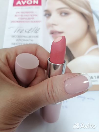 Губная помада с гиалуроновой кислотой