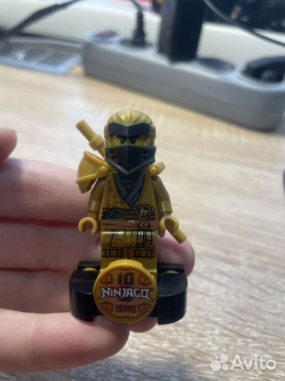 Lego ninjago фигурка(Golden Cole)