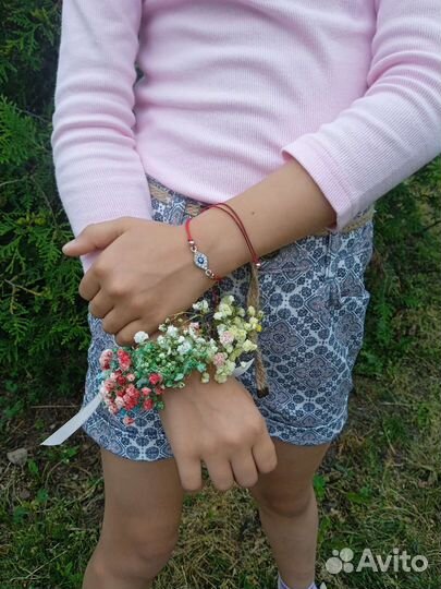 Браслет из живых цветов